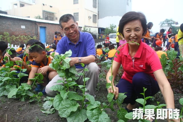 蔡明介柯文昌作公益 讓小學童變神農 蔡明介柯文昌作公益 讓小學童變神農